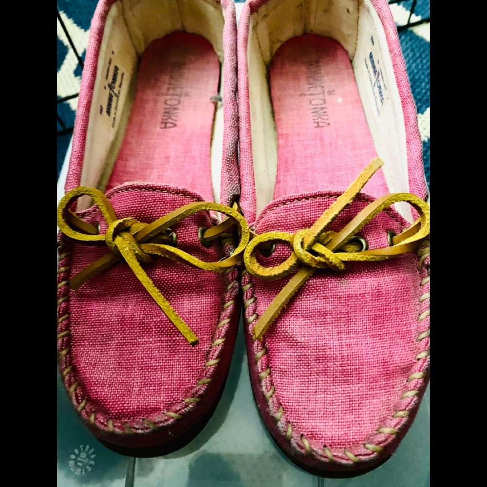 Minnetonka pink flat